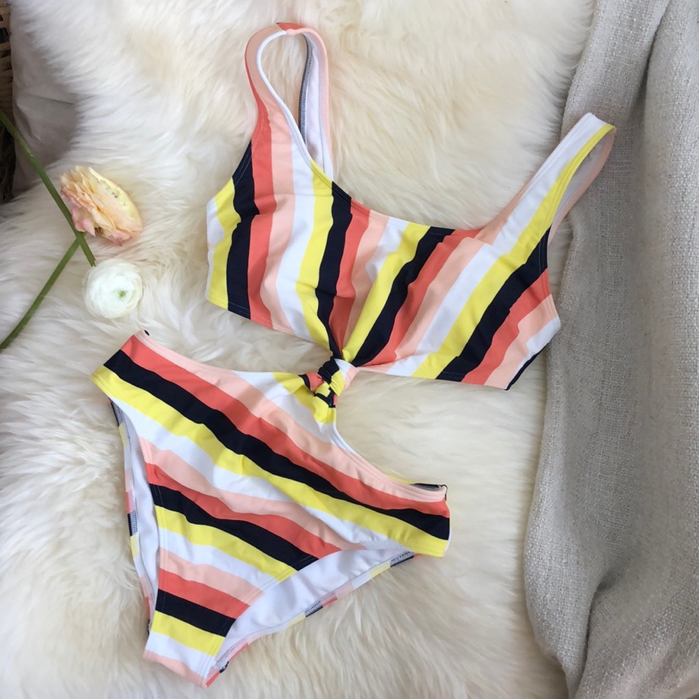🌴🤯2/$20! HOST PICK 🤩Abercrombie one-piece with front knot 🤍💛💝
